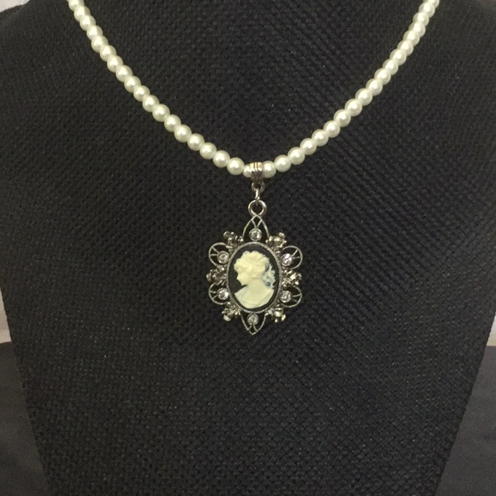 Vtg.15”W/3”FreshwaterCultured White Pearl&CameoPdt - Picture 3 of 14